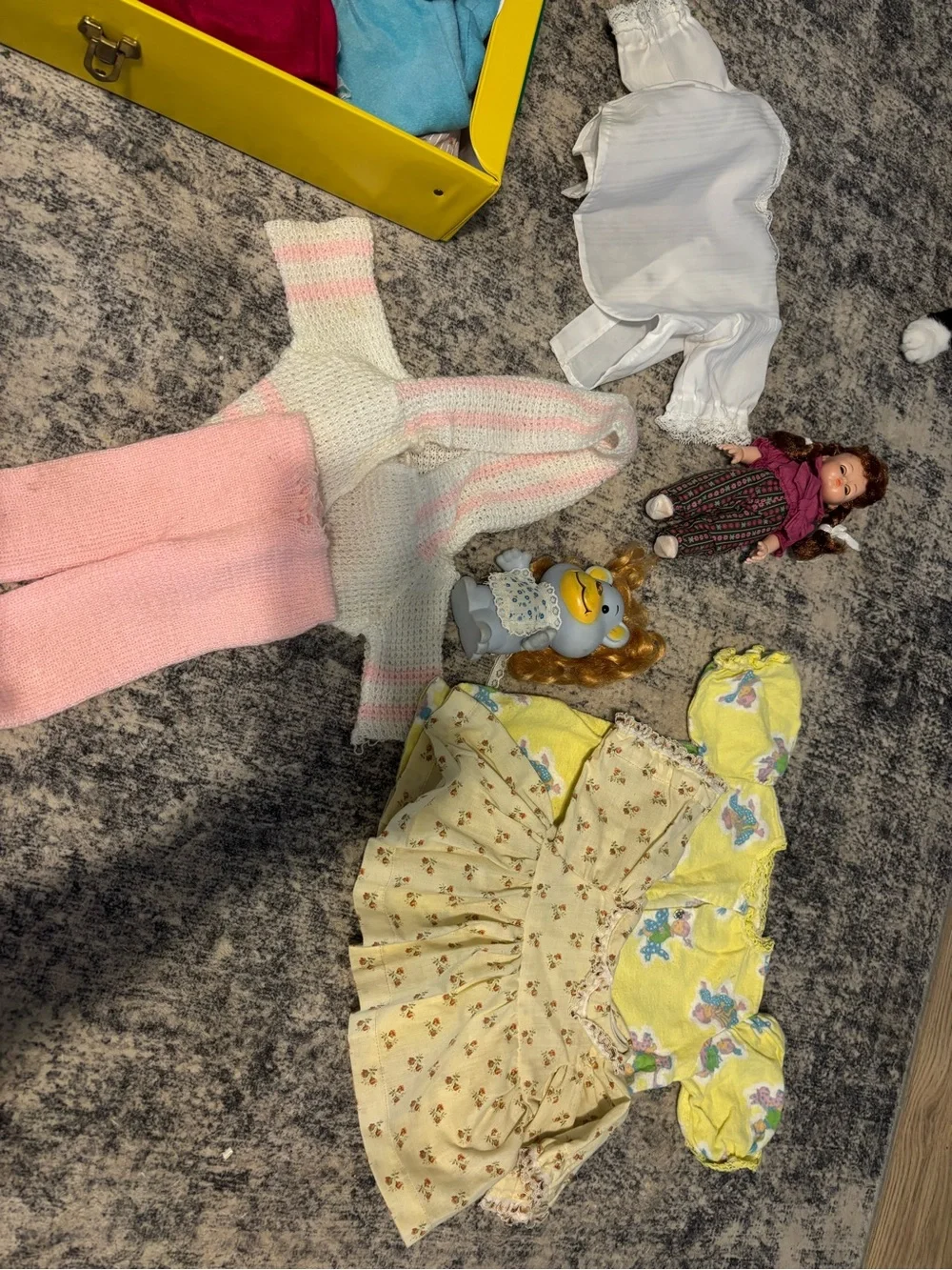 Vintage 80s Retro Baby Doll Outfit & Accessory Case Full of Accessories & Dolls